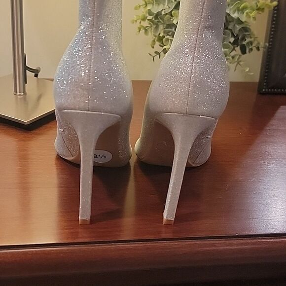 Nine West silver sparkle spike boots 8.5 - Picture 9 of 9